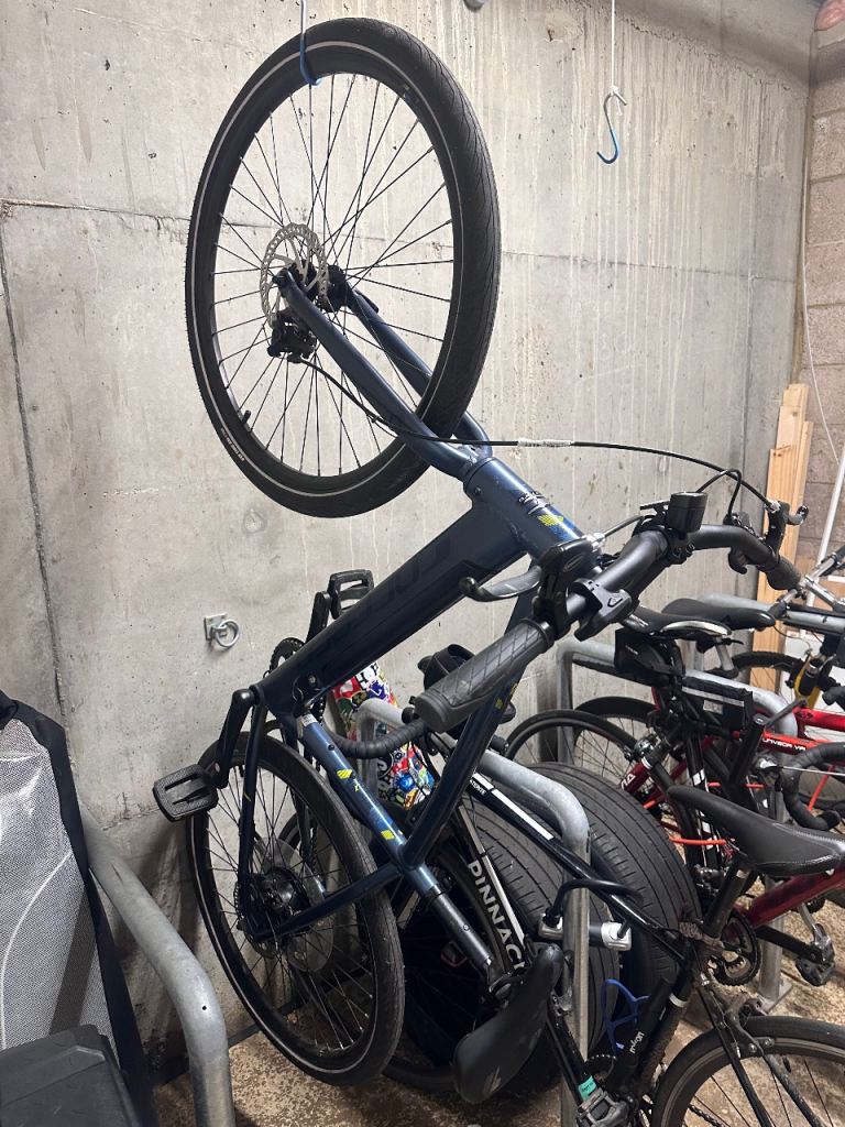 Carrera Hybrid Bike – Blue, Good Condition
