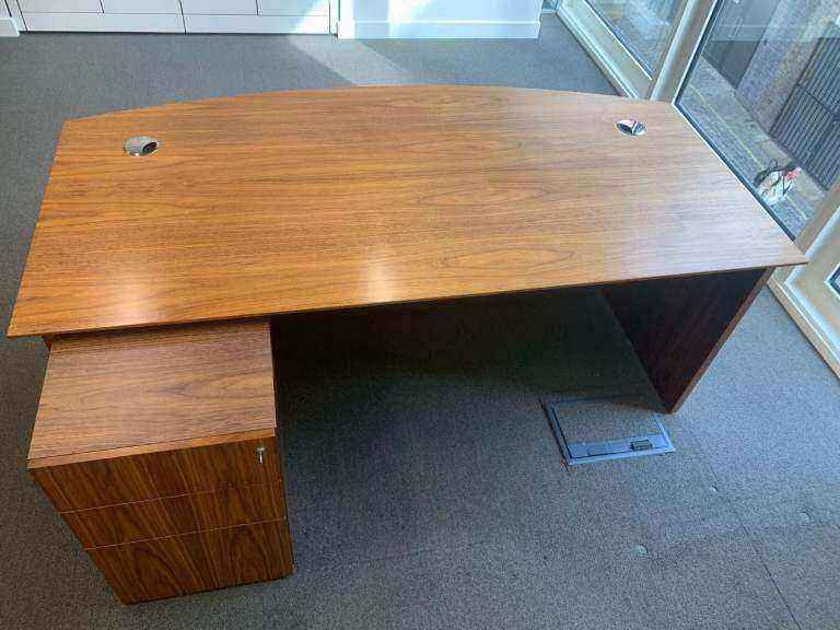 Wood finish executive desk single freestanding and drawers