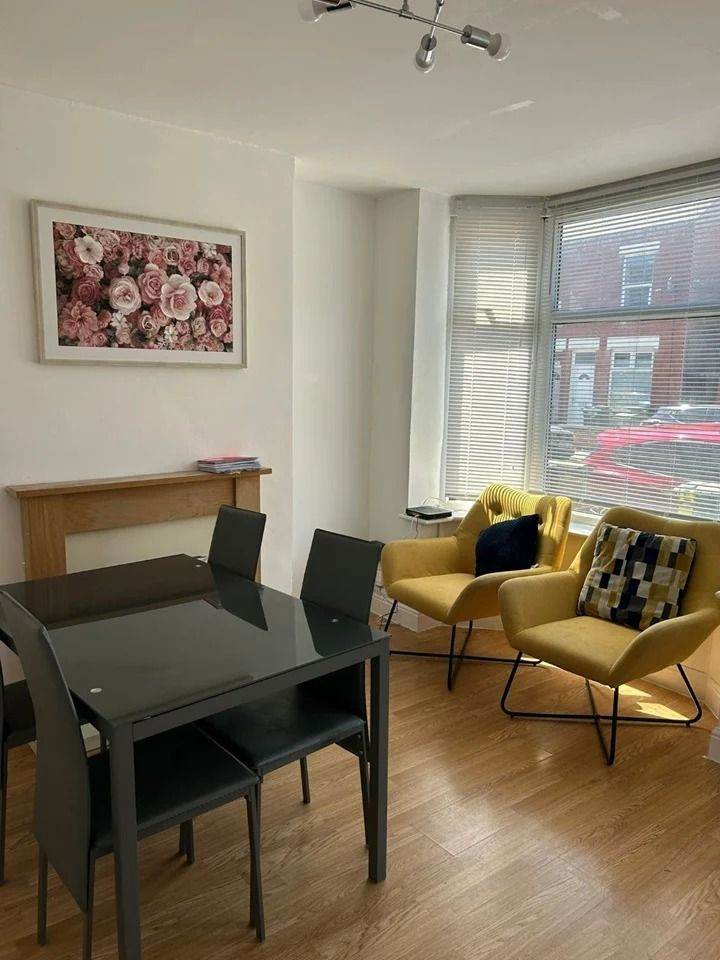 2 bed , 1 bath house in CV5