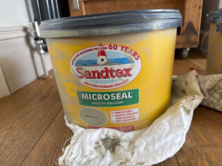 Sandtex smooth exterior masonry paint in Waterville 10l (recently opened , about 2 l used)