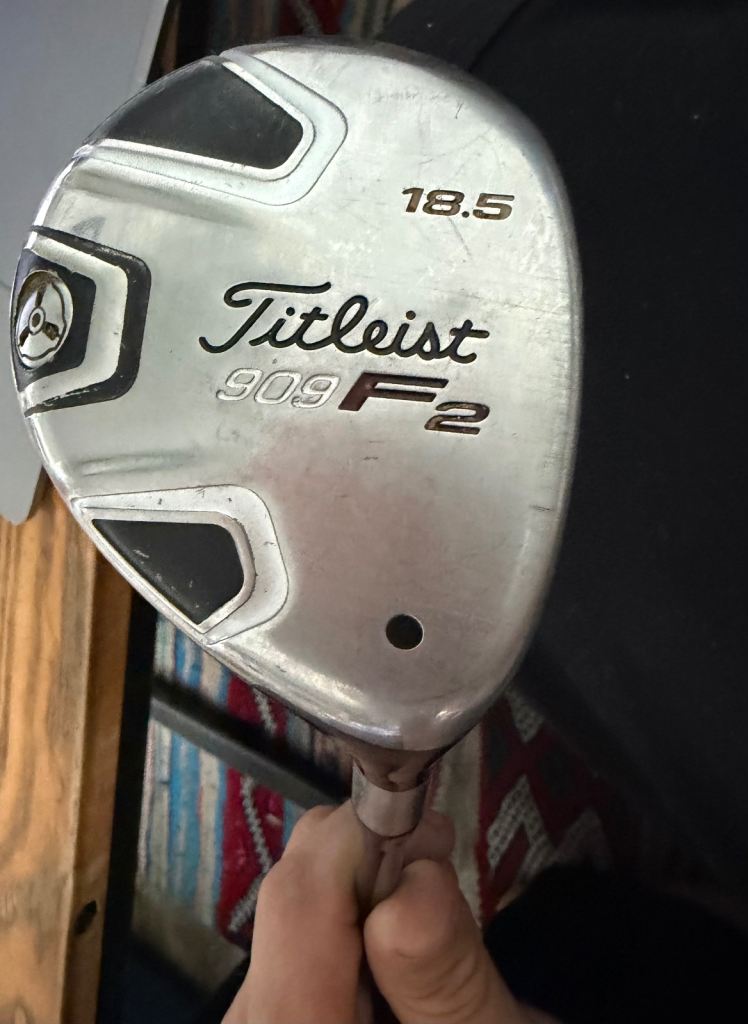 Titleist 909 f2 5 wood 18*