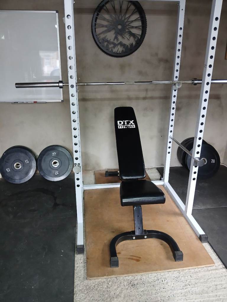 Home gym - Power rack, barbell, bench, 157.5kg plates