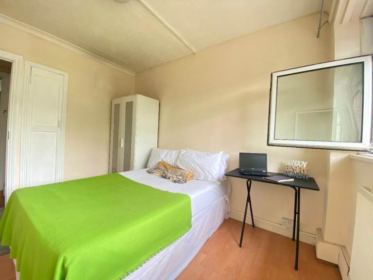 2 LARGE ROOMS IN A BALCONY HOUSE | CANARY WHARF E14