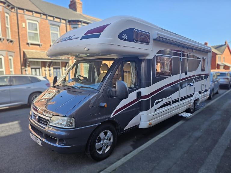 Swift Kon-Tiki 655 2005 3850kg  low miles 7.48m solar end washrrom and bedroom