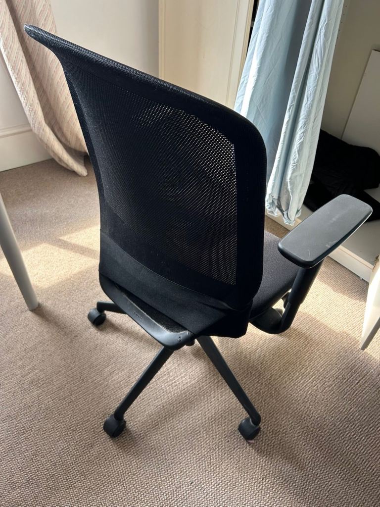 Black Mesh Office Chair with Armrests – Good Condition
