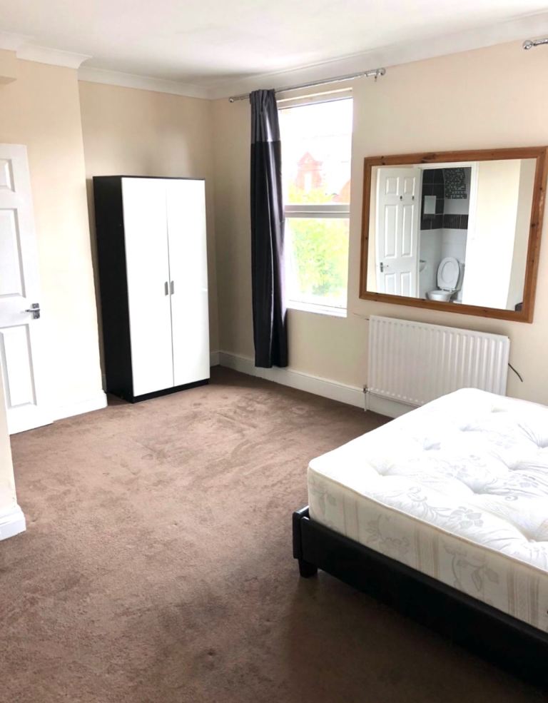 (Not a studio)Double room including bills for single occupancy Postcode RG1 1LX