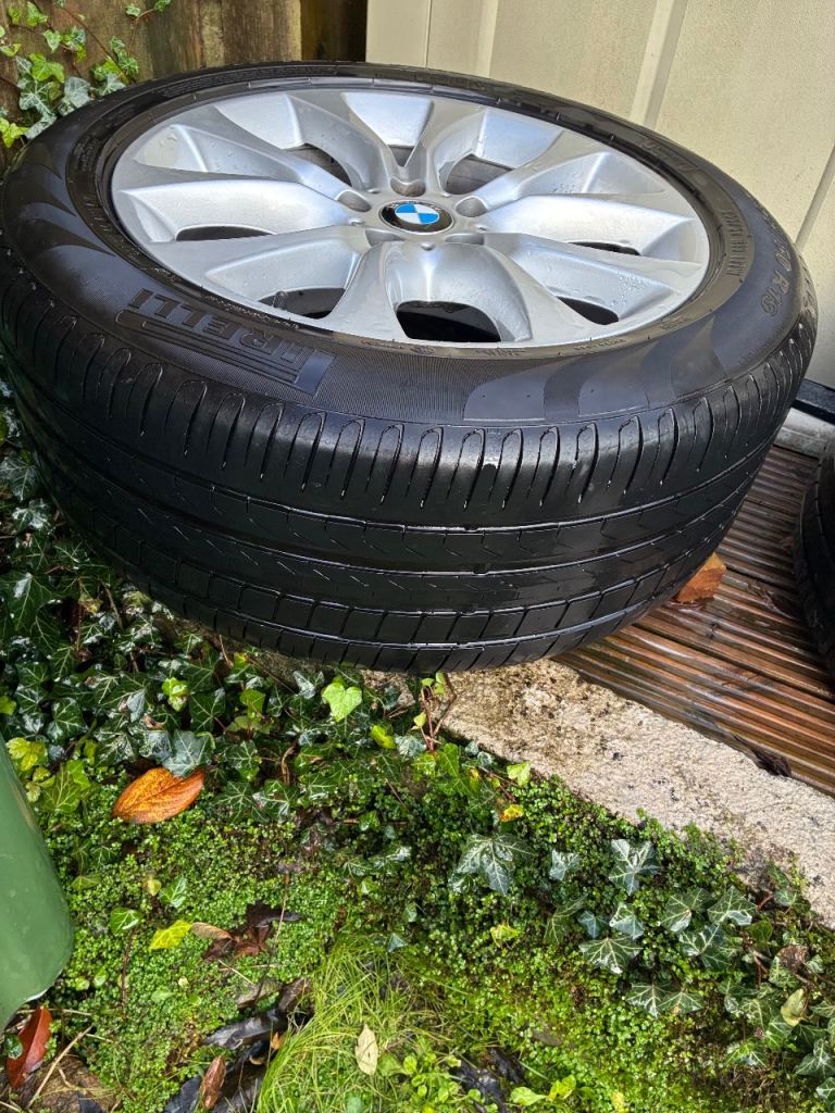 Genuine 19” BMW alloy wheels and tyres. 