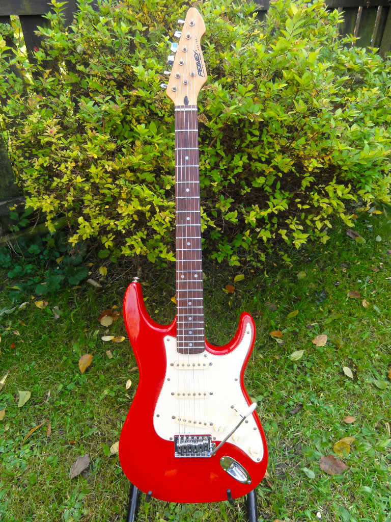 Peavey Raptor 1 Stratocaster Red Vintage Electric Guitar