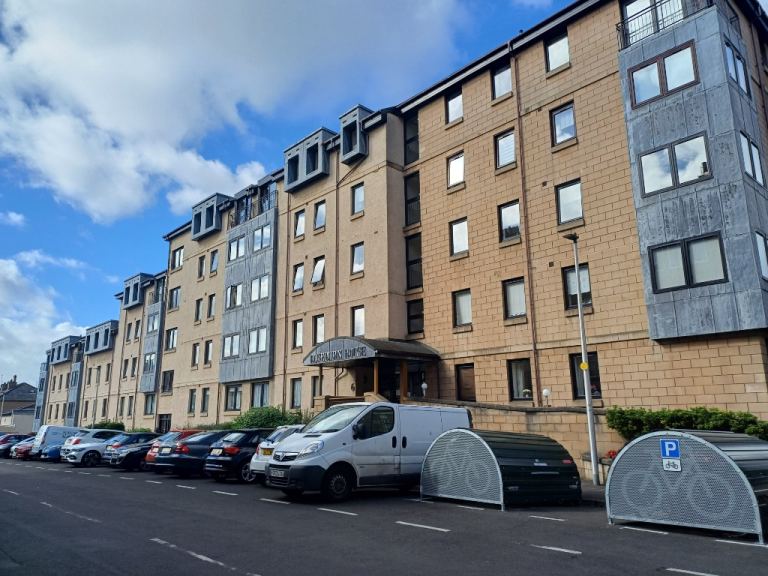 2 bedroom flat in Roseburn Drive, Roseburn, Edinburgh, EH12 5NS