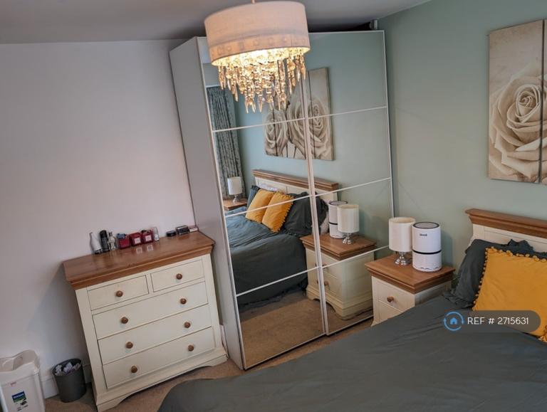 3 bedroom house in St Albans Avenue, London, E6 (3 bed) (#2715631)