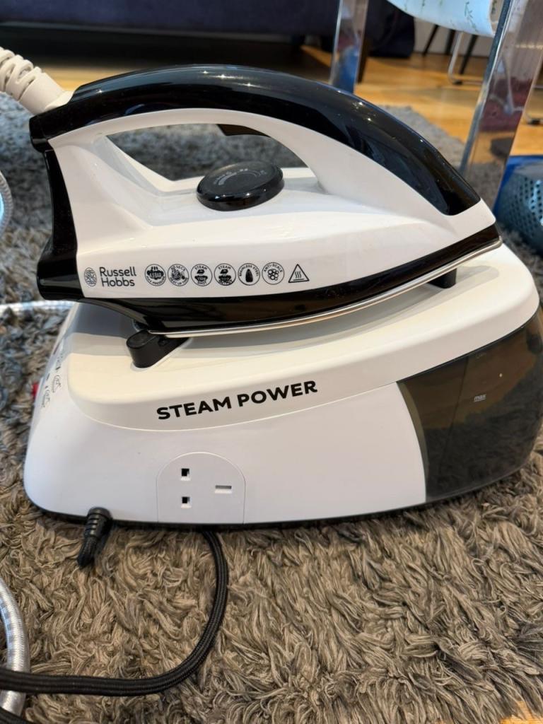 Russell Hobbs Steam Power Steam Generator Iron – As Good As New