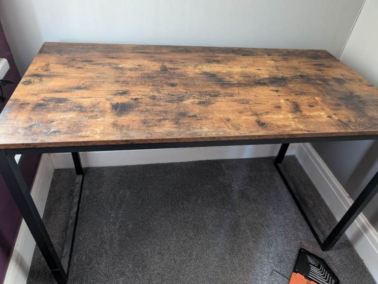 Desk for sale 