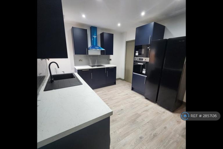 5 bedroom house in Trafalgar St, Gillingham, ME7 (5 bed) (#2857136)