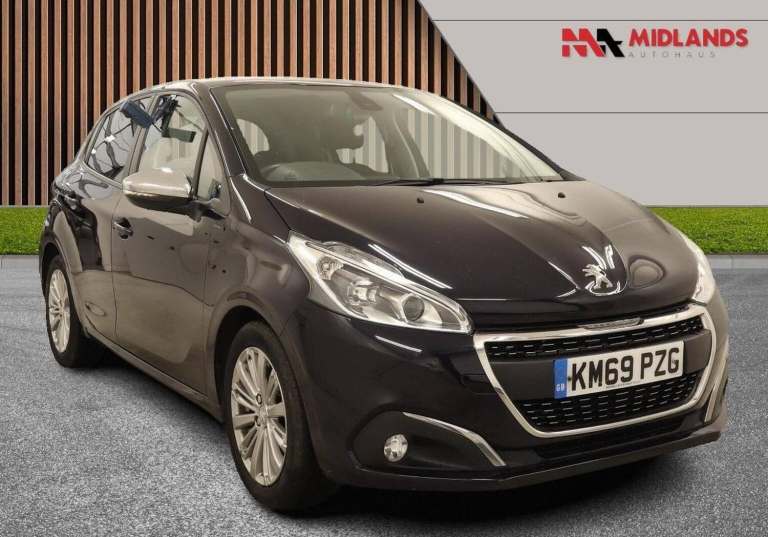 2019 Peugeot 208 1.2 PureTech 82 Signature 5dr [Start Stop] HATCHBACK PETROL Manual