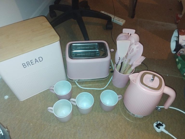 Pink kitchen collection 