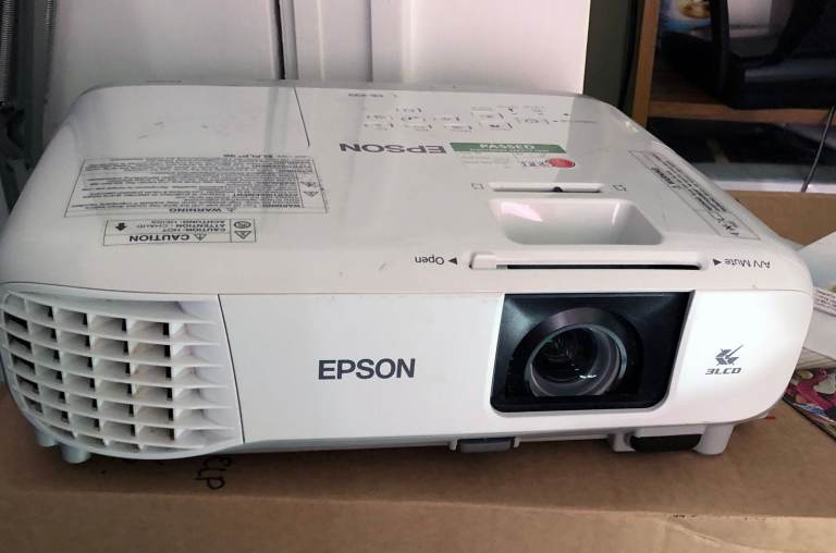 2 x Epson Projectors - Faulty