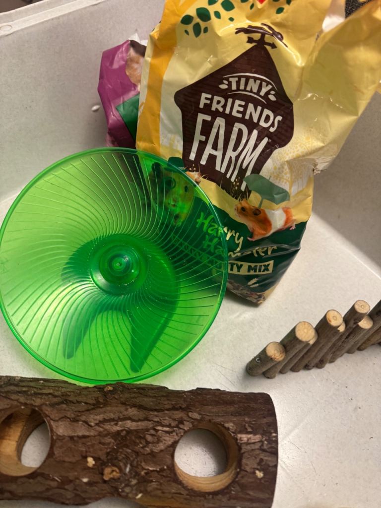 Extra large hamster/ rodent cage with accessories and food wheel tunnel 