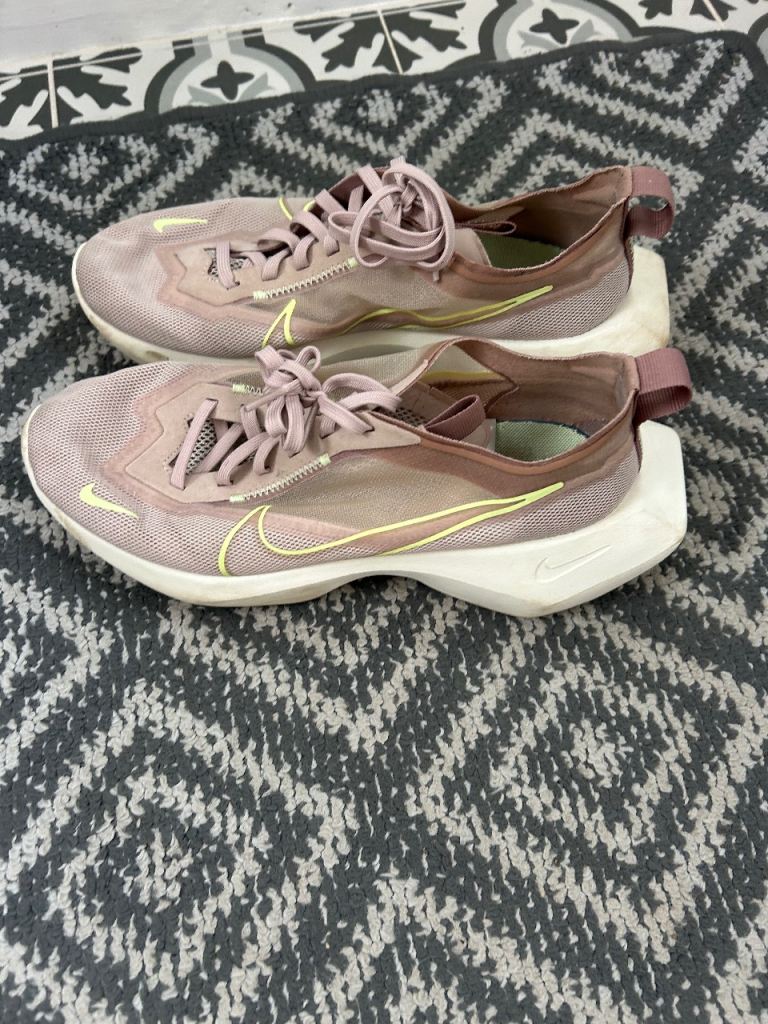 Nike unisex Trainers – Pink, Good Condition