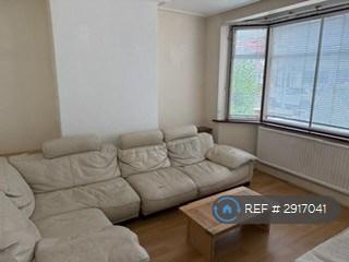 3 bedroom house in Ellerdine Road, Hounslow, TW3 (3 bed) (#2917041)