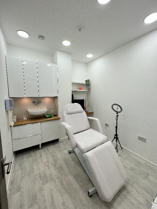 Beauty Room for rent Corstorphine Edinburgh  | Brows & Lashes | Make up |  £185 per week | 💄💅