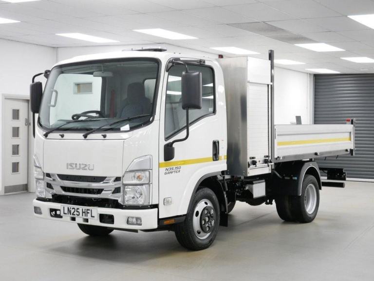 2025 ISUZU GRAFTER 3.0 N35.150T 150 BHP TWIN REAR WHEEL TIPPER ( TOOL POD )