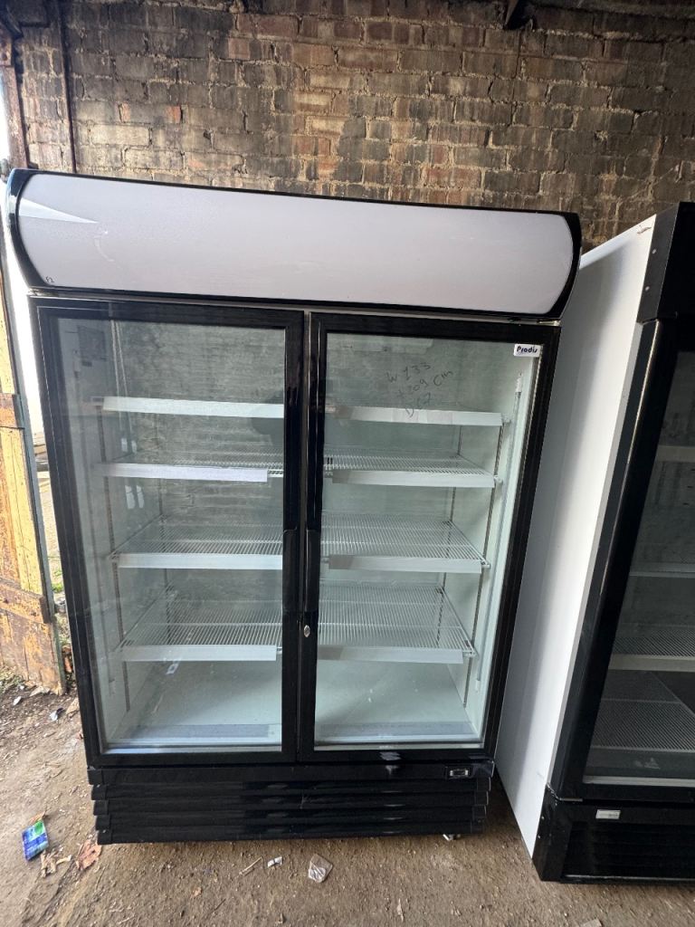 Commercial upright display fridge like new fully serviced 