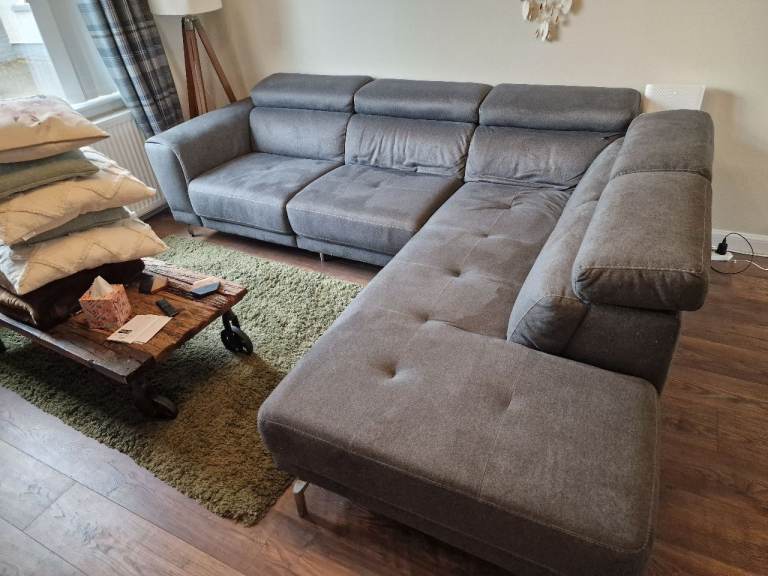 Large Grey Corner Sofa with Adjustable Headrests – Good Condition
