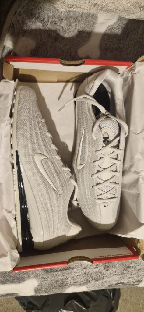 Genuine women's size 8 Nike shox z