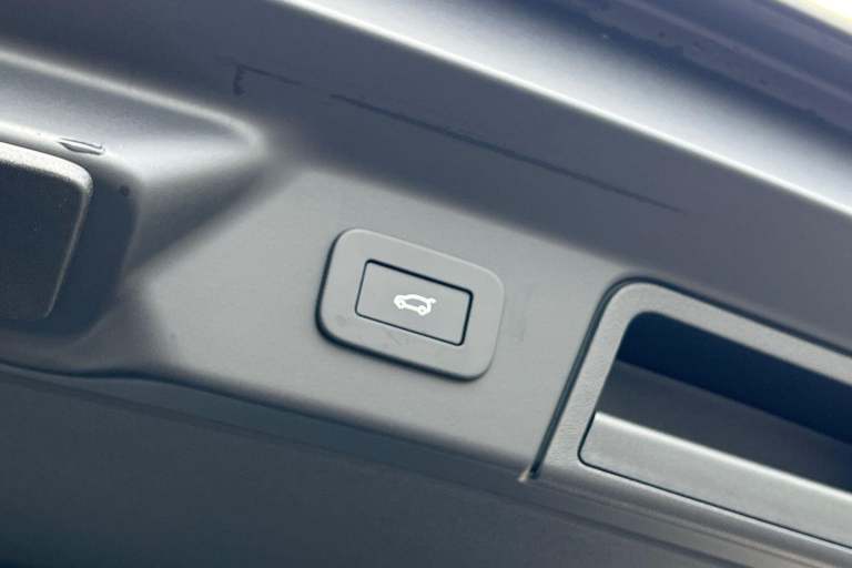 2025 Land Rover Range Rover Velar 2.0 D200 MHEV Dynamic SE SUV 5dr Diesel Auto 4WD Euro 6 (s/s) (...