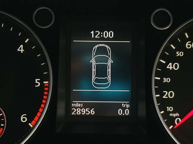 VOLKSWAGEN PASSAT 1.6 TDI BLUEMOTION * GEN 28,000 MILES * FSH* £35 TAX* AMAZING 