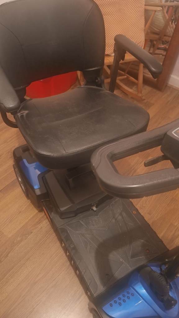 Mobility Scooter with Comfortable Seat – Good Condition