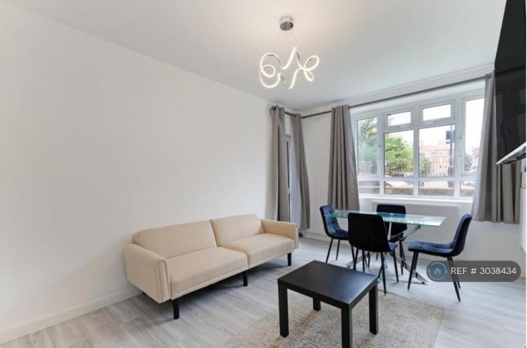 2 bedroom flat in Lancaster Court, London, SW6 (2 bed) (#3038434)
