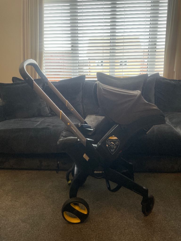Doona pram with iso fix base 