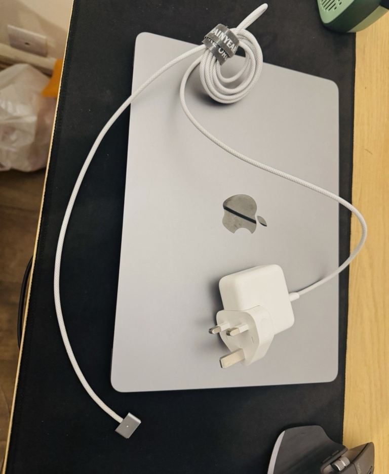 MacBook Pro m2 8gb used