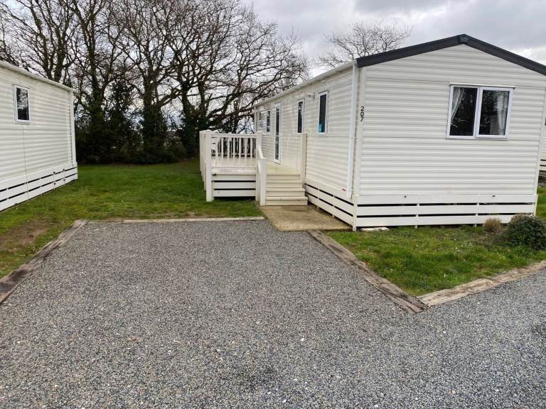 **Stunning 3bedroom holiday home-with side decking and allocated parking**