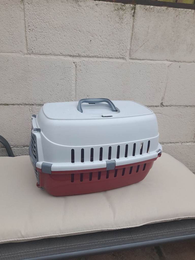 Pet carrier 