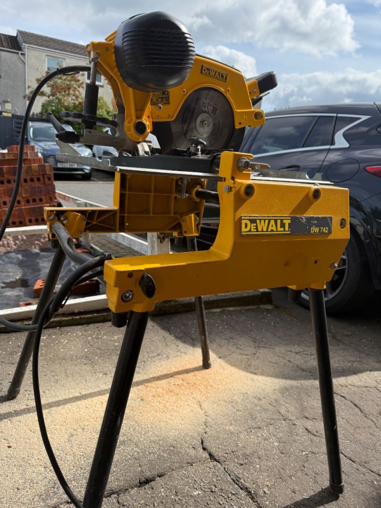 DeWalt DW742 Table Saw / Mitre Saw – Good Working Condition