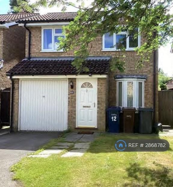 3 bedroom house in Southern Way, Farnham, GU9 (3 bed) (#2868782)