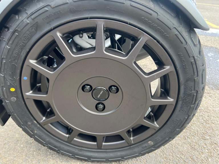 2025 Can-Am Canyon 1330cc 6 speed semi automatic Spyder trike