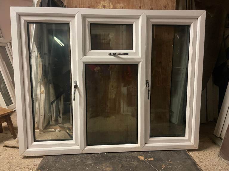 H 118 x W 152 cm - UPVC DOUBLE GLAZED WINDOW - CLEAR GLASS - GOOD CONDITION (REF: LJ188)
