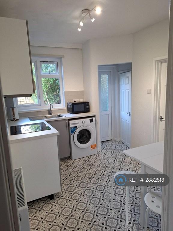 2 bedroom flat in Boothroyden Road, Manchester, M9 (2 bed) (#2882818)