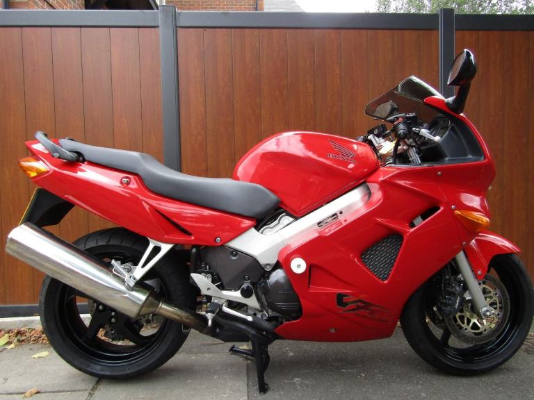 HONDA VFR 800FI *ONLY 9500 MILES FROM NEW *1 FORMER KEEPER * AMAZING CONDITION 
