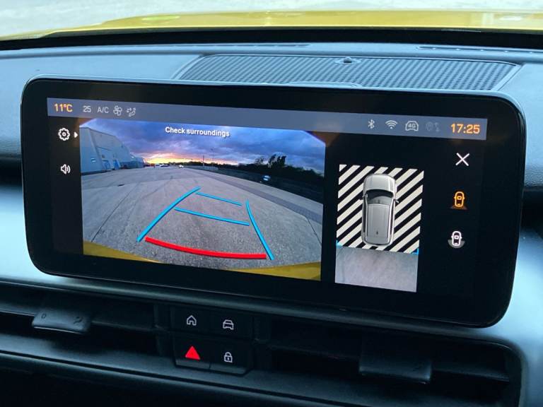 2025 Jeep Avenger 1.2 e-Hybrid Summit 5dr DCT Hatchback PETROL Automatic