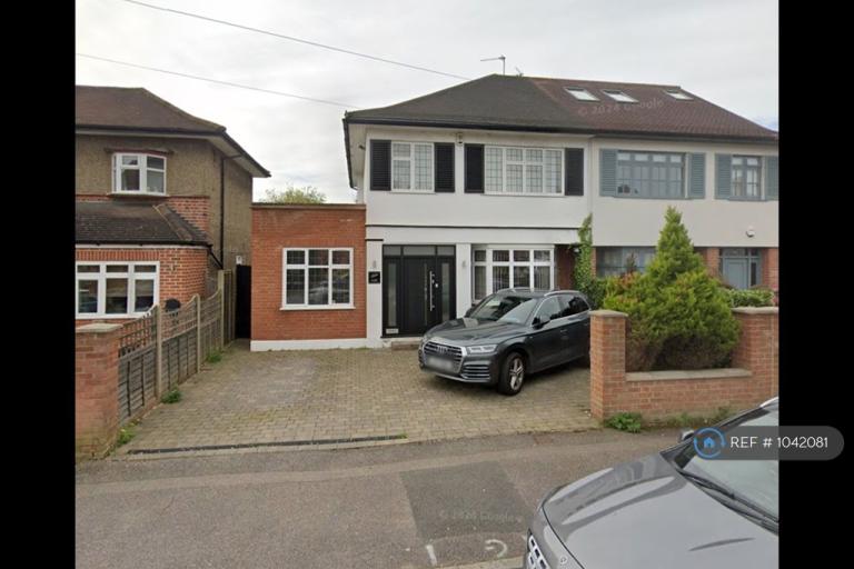 4 bedroom house in Cannonbury Avenue, Pinner, HA5 (4 bed) (#1042081)