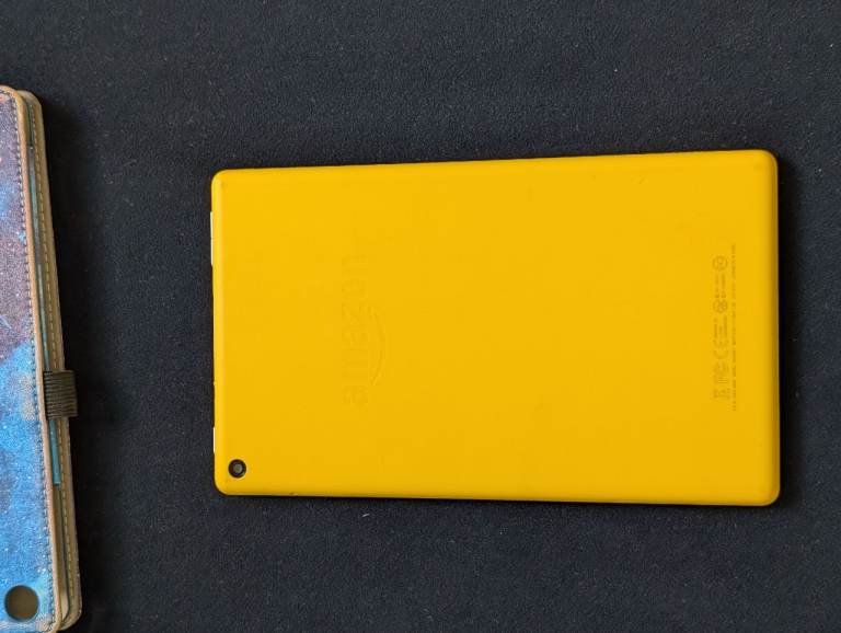 Amazon Fire HD 8 (2017) + Cover