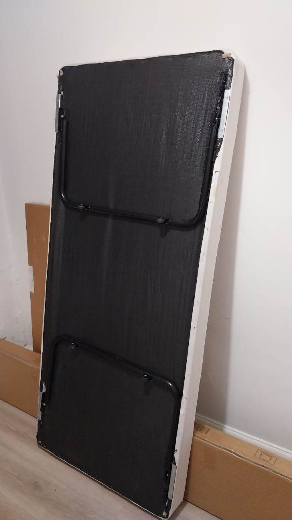 Single bed with mattress, hardly used, in great condition