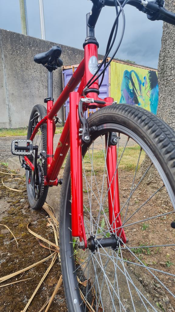 Red Hybrid / Mountain Bike. L17" frame 27.5" wheels 