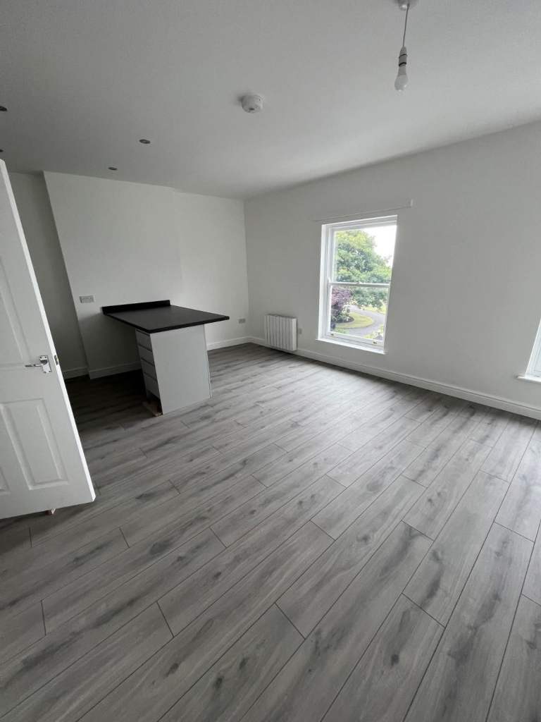 We do All type of flooring carpeting,laminate flooring etc.carpet installer/ technician.