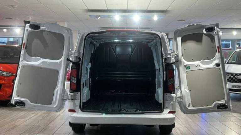  Ford Transit Custom 2.5 PHEV 232ps H1 Van Limited Auto Van Plug-In Hy Automatic