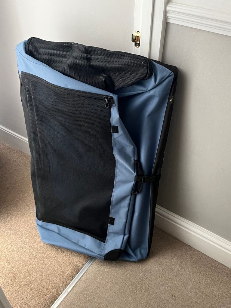 Fabric dog bed with side zip 